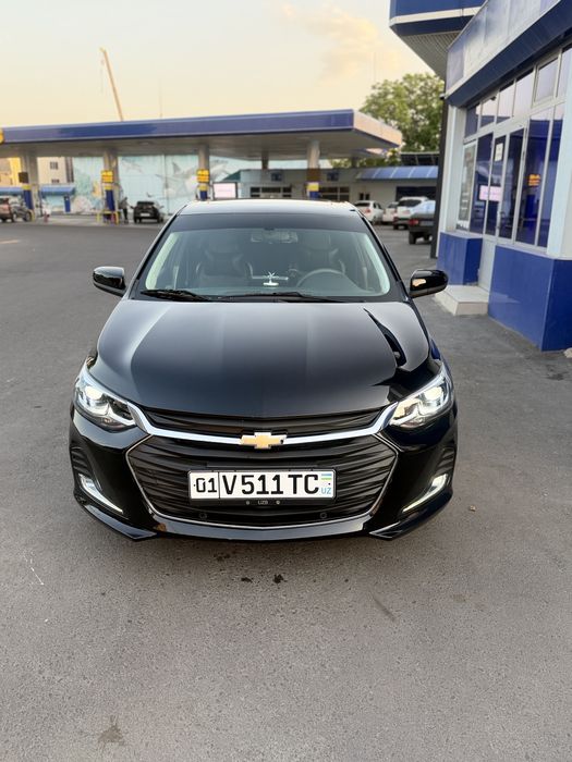 Продается автомобиль onix premier + pozitsiya