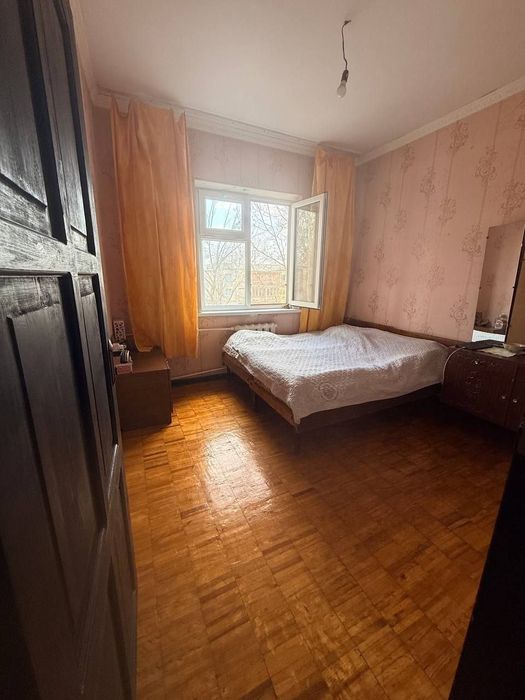 Продаётся трёхкомнатная на м-в Карасу-2