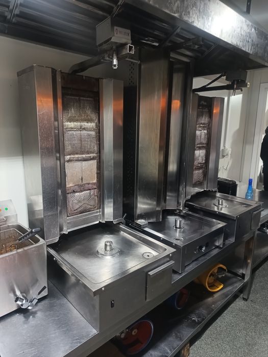 Aparat kebab cu 4 arzătoare perfect funcțional !!