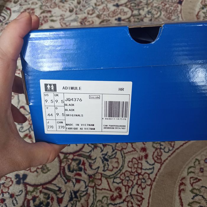 Adidas qulay oyoq kiyim