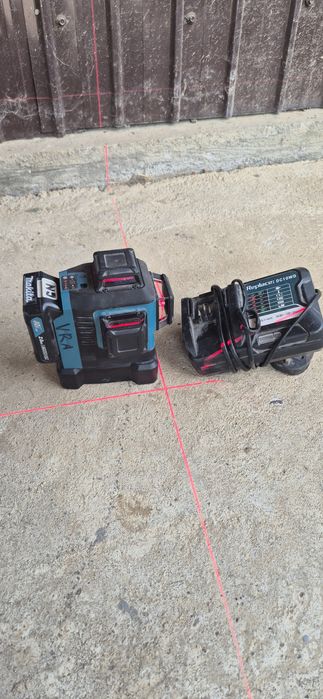 Nivela laser cu linii Makita SK700D