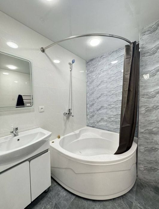 Срочно продойотсия квартера Махтумкули ЖК new wife