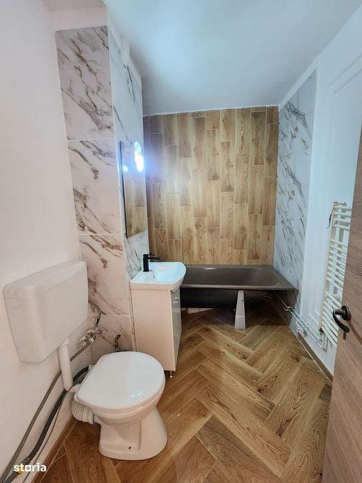 Vand apartament  2 camere decomandat zona Lunei 56mp