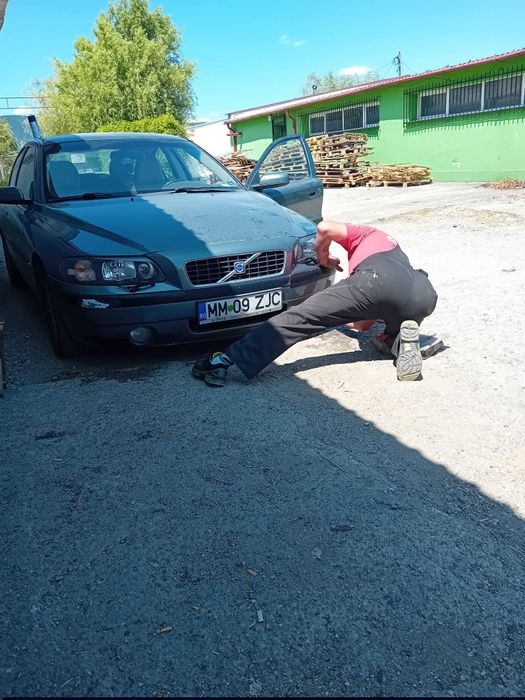 Vând Volvo S60 cu adaptare pentru persoane locomotor!preț in euro 1400