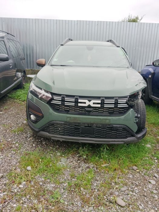 Dacia Jogger Avariat fab 2023 model Extreme Benz  TCE + GPL  29000 km