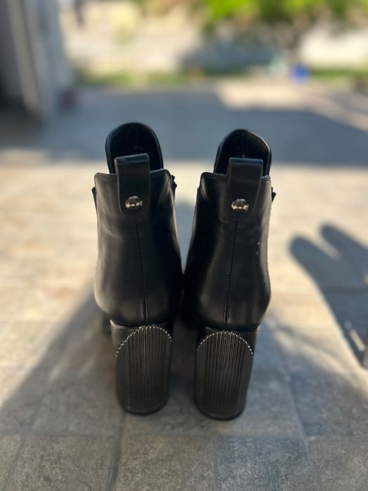 Сапожки с каблуком