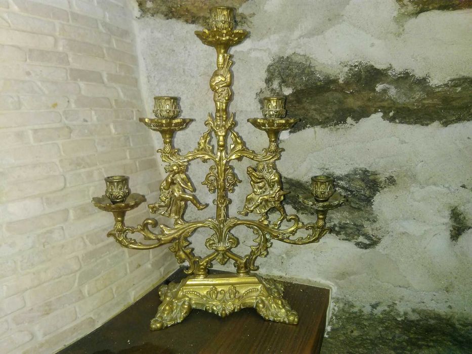 Продавам Френски бронзов свещник в стил РОКОКО