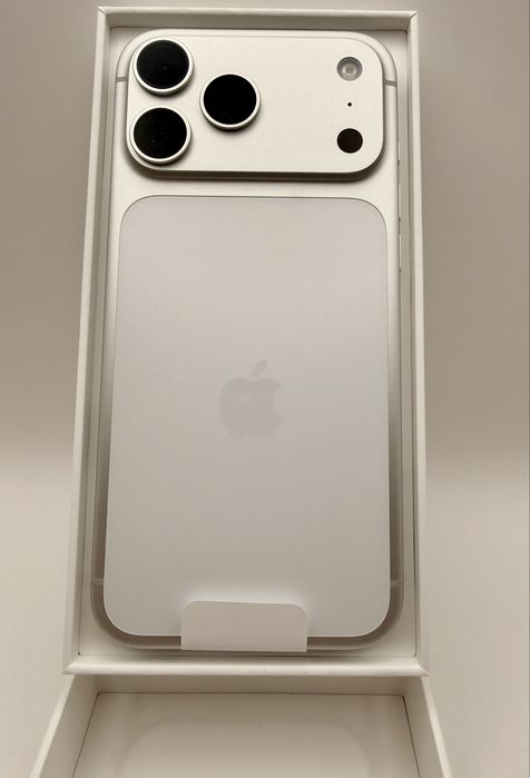 Apple iPhone 17 Pro Max 256GB – чисто нов, неактивиран, с документи