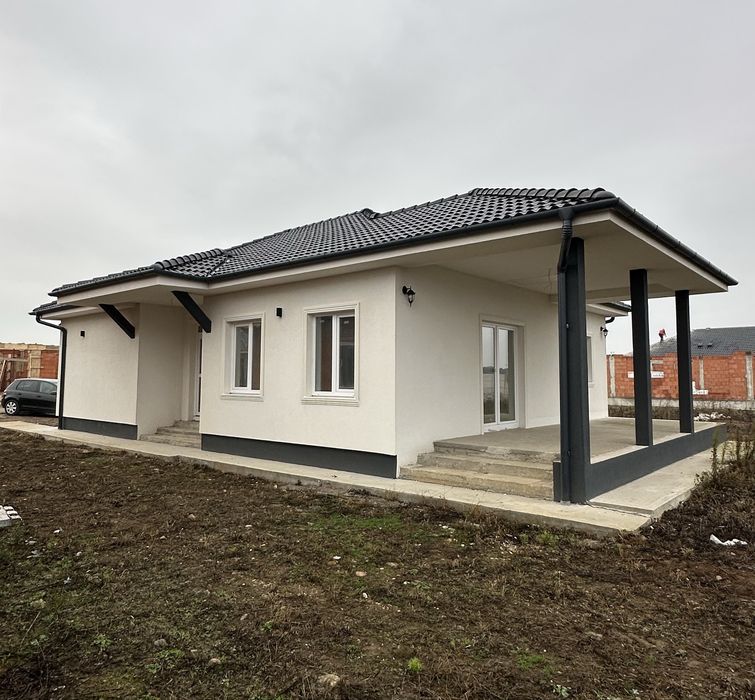 Casa noua semifinisata in Santandrei