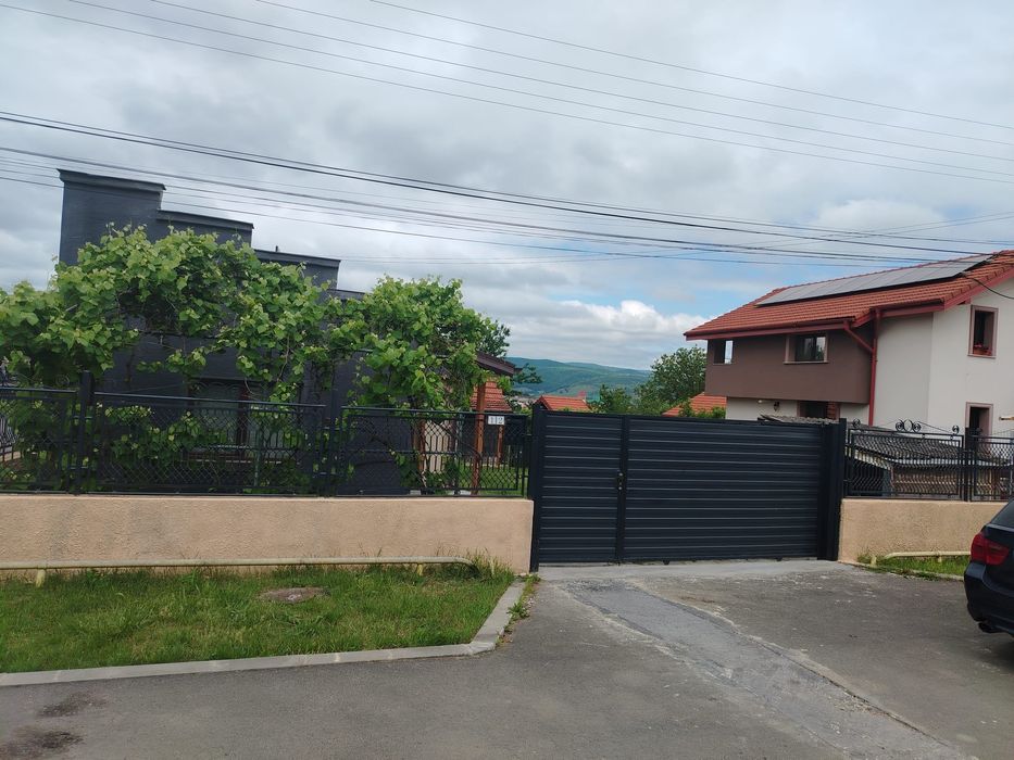 Vând casa în Simeria