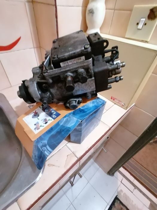 Продавам нафтова помпа