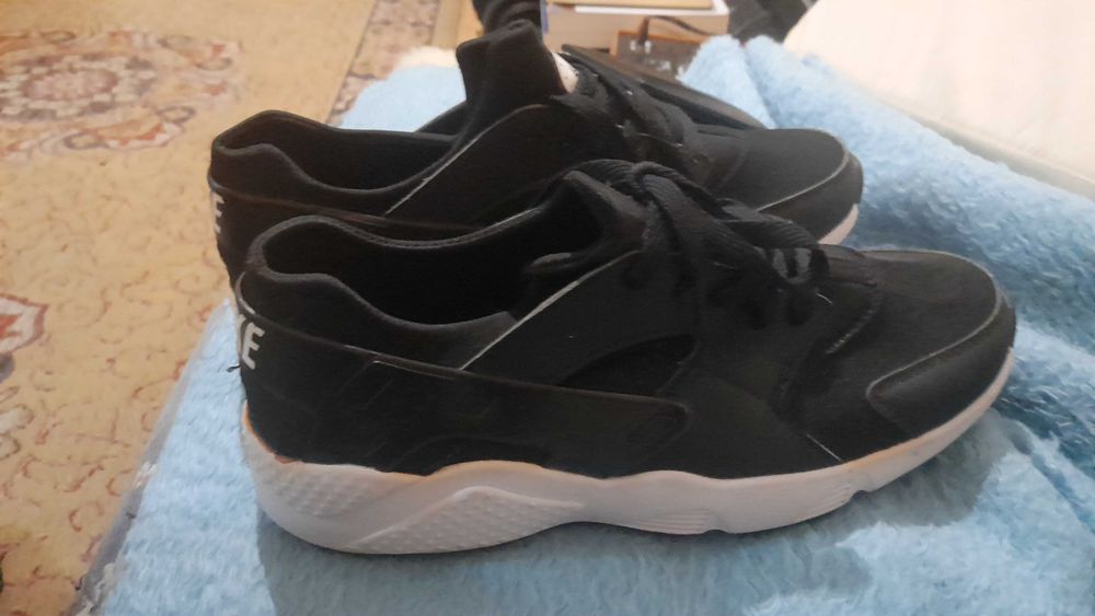 Vand incalțămunte sport