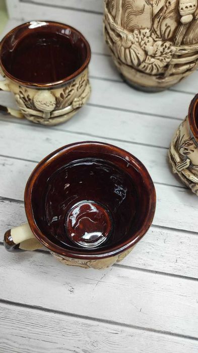 Графины, разная посуда