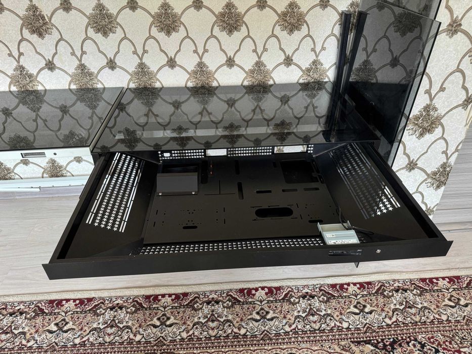 Компьютерный стол (Комп в столе)