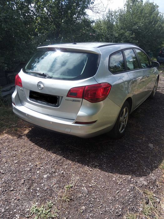 Opel Astra J Sport Tourer 2011
