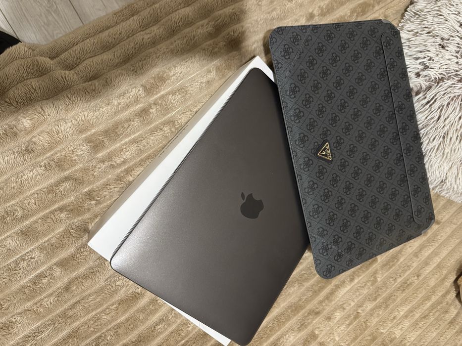 Лаптоп macbookair 13 inch