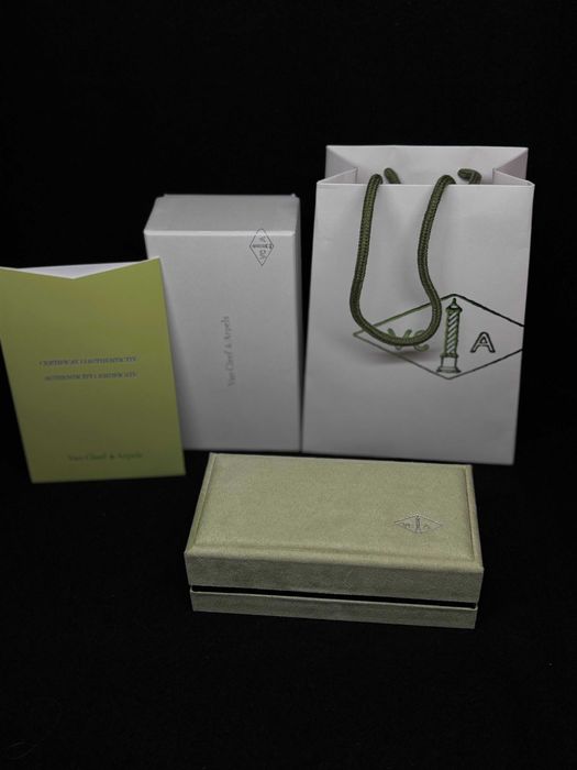 Гривна Van Cleef and Arpels - Ван Клииф