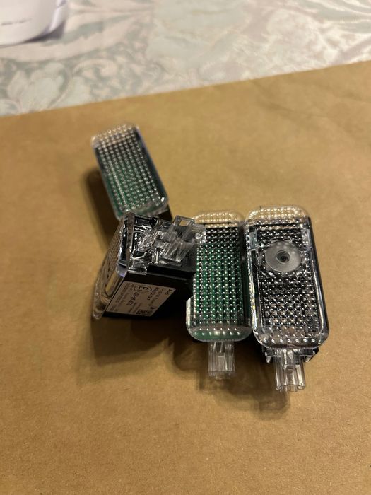 Оригинални лампички за врати на Ауди А4