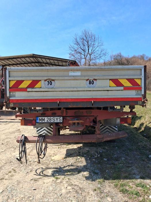 Vand/Dezmembrez camion Iveco basculabil cu macara negociabil