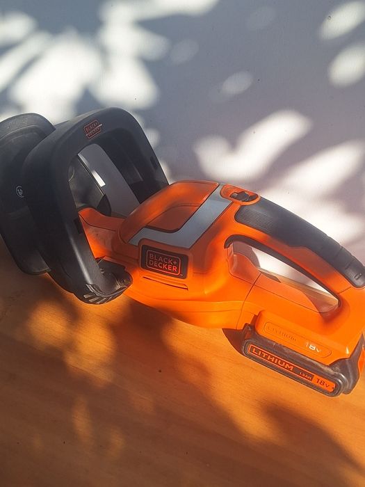 Foarfecă  gard viu BLACK DECKER  cu acumulator  18 V