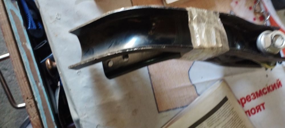 Продам крепления для запасного колеса грузовой Газели