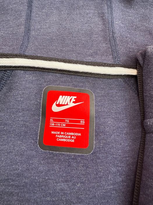 Nike tech fleece тъмно син оригинален