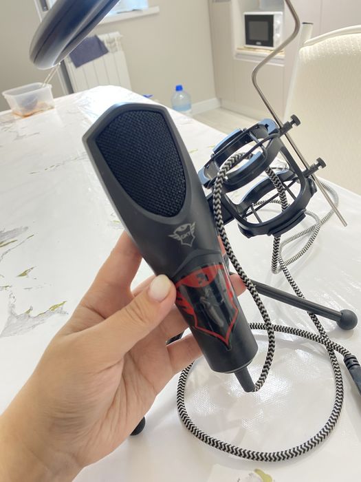 Продам микрофон TRUST MANTIS GXT 232