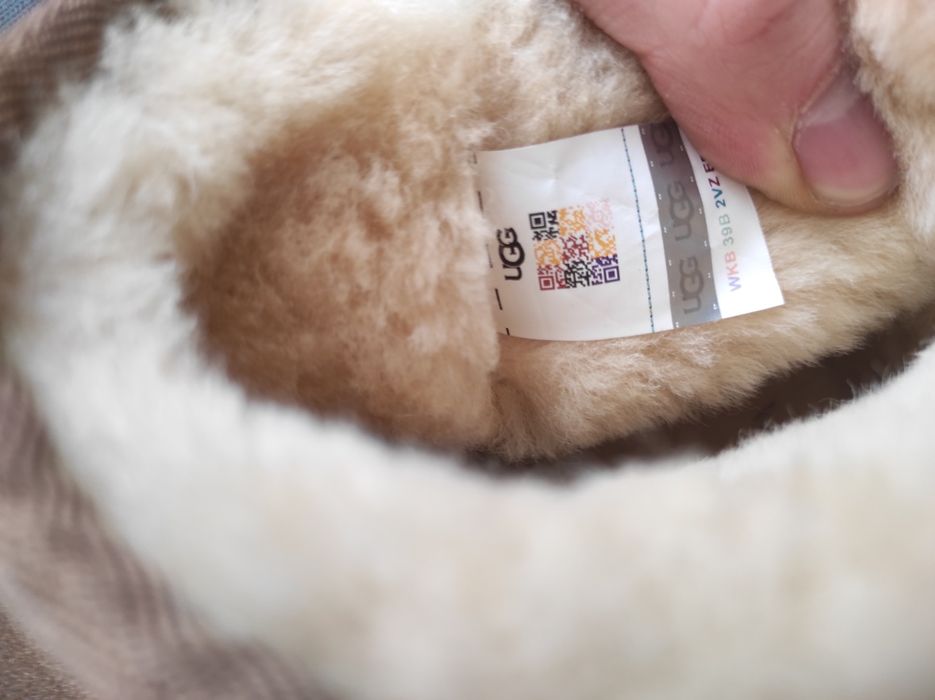38 Vând Ugg marimea 38