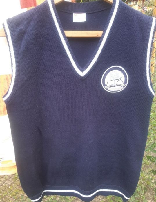 Продам жилетки и свитера для мальчика