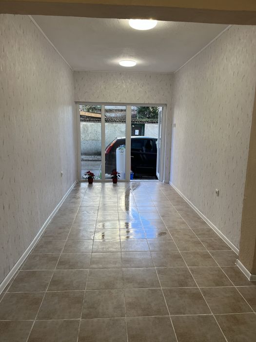 Дава се под наем Магазин в Пловдив, Гагарин - 22 кв.м за 398.82 € - Снимка #1