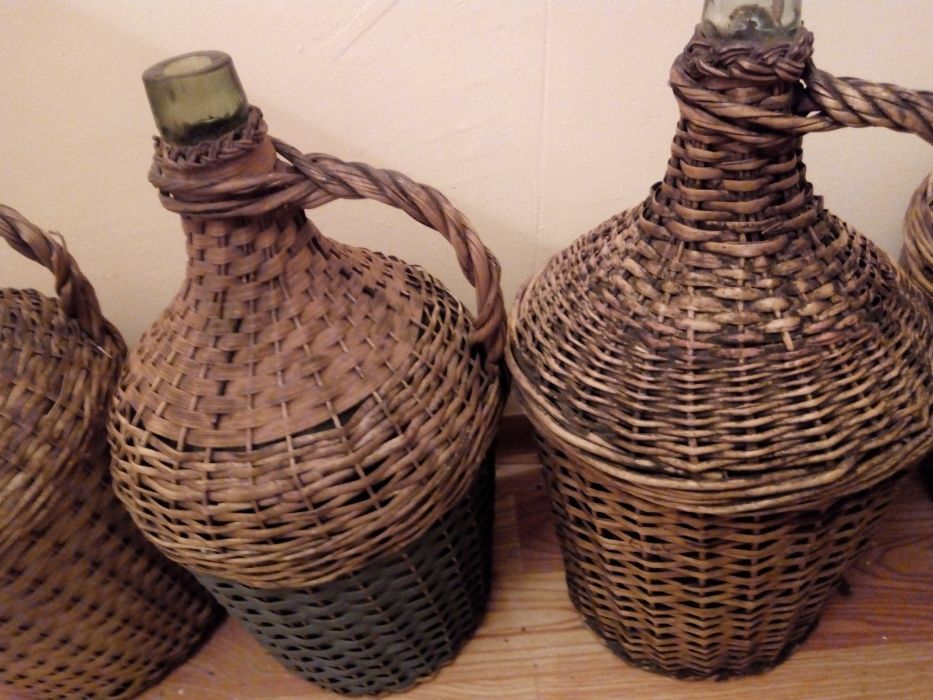 Стари големи дамаджани