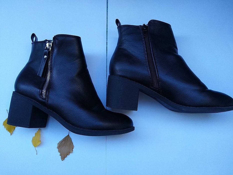 Vând botine piele ecologica, mărimea. 37