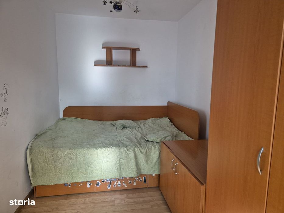Apt 3 camere nedecomandat, zona Malu Rosu, et 1/4