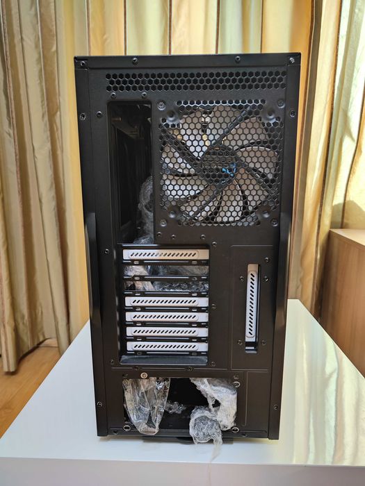 Кутия Fractal Define R4