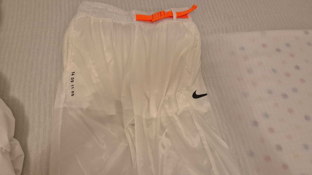 Vand pantaloni Nike, albi, Tech Woven pants