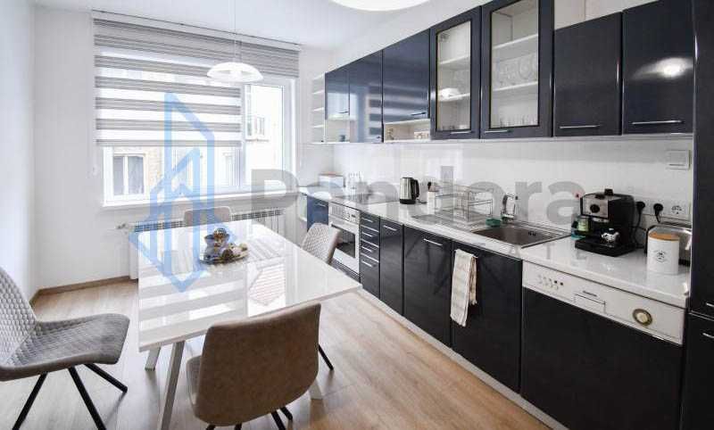 Дава се под наем Многостаен апартамент в София, Център - 130 кв.м за 1100 € - Снимка #3