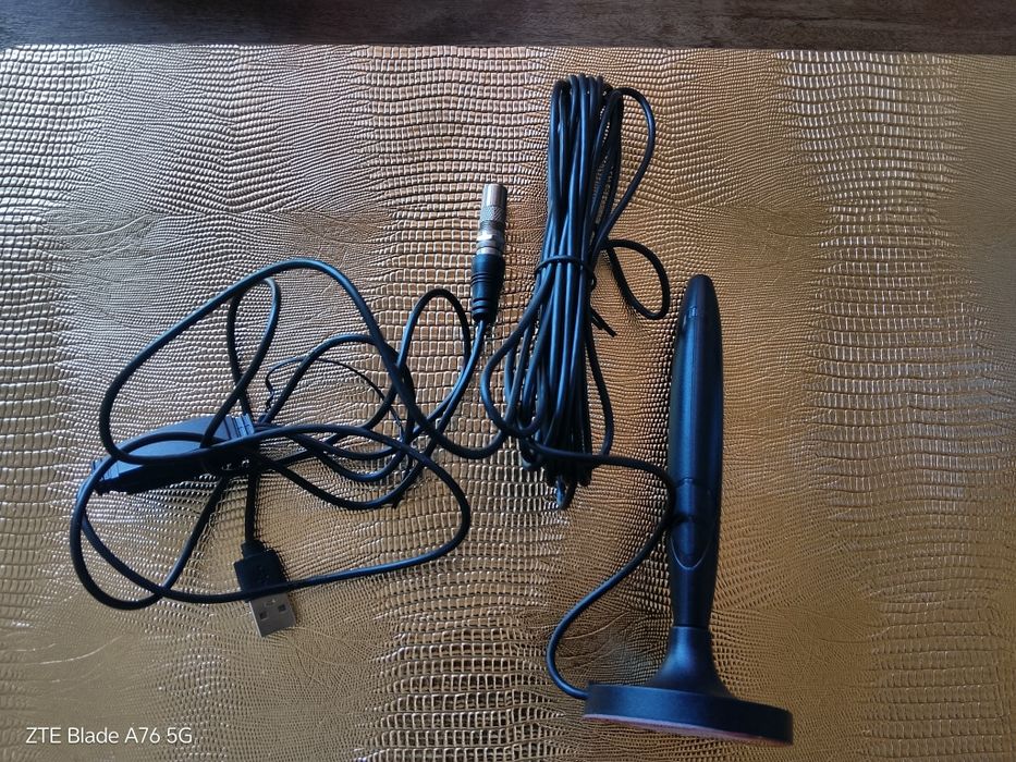 Продавам дигитална HD антена за ефирна и цифрова телевизия