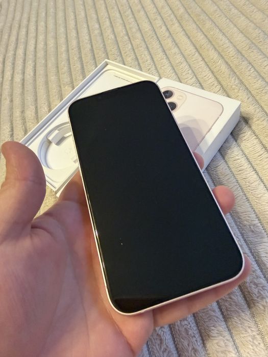 Продам iPhone 13