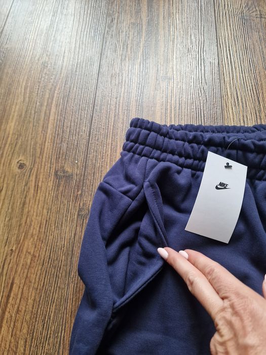 Страхотно мъжко спортно долнище NIKE

Най-висок клас материя и

израбо