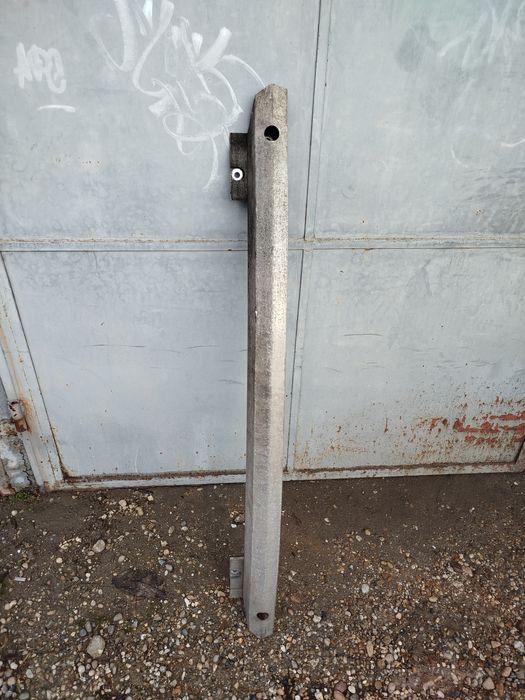 Основа задна алуминиева греда за Audi A3 8L1 8L0807309e