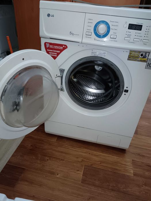 Продаётся стиральная машина LG, автомат, на 5 кг, в хорошем состоянии.