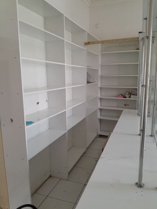 Polkalar savdo dòkoni uchun va apteka yozuvli reclamation harflari