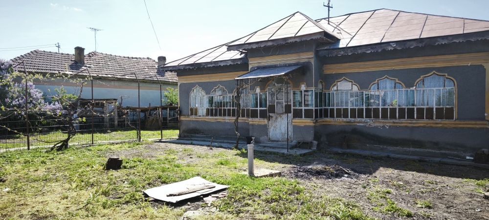 Casă din cărămidă, 4 camere, teren 1.634 mp Teslui, Dolj - Ideală pentru locuit - casă de vacanță