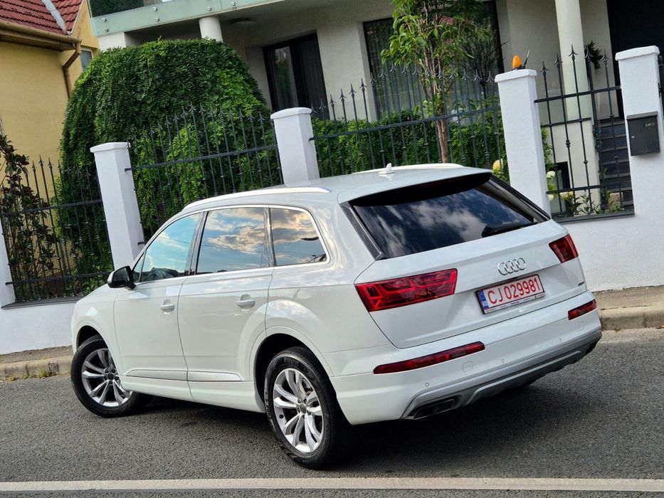 Audi q7 s line matrix 7 locuri motor 70000 km