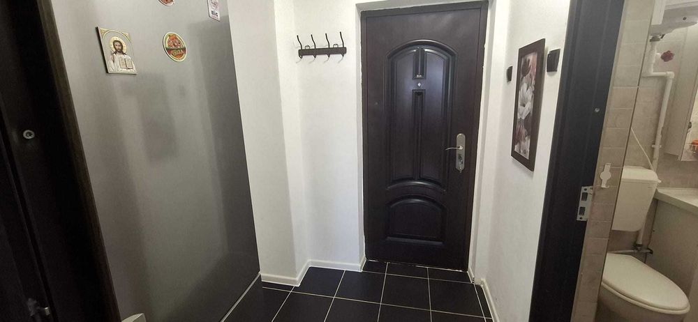 Particular inchiriez garsoniera in Brazda, bl G7