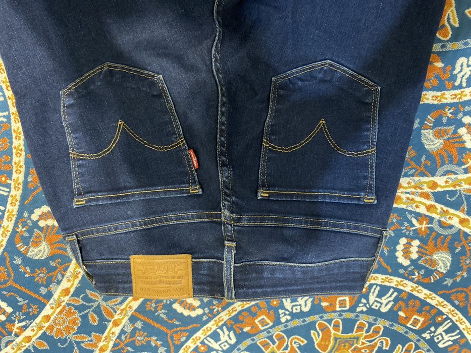 Джинсы levis.