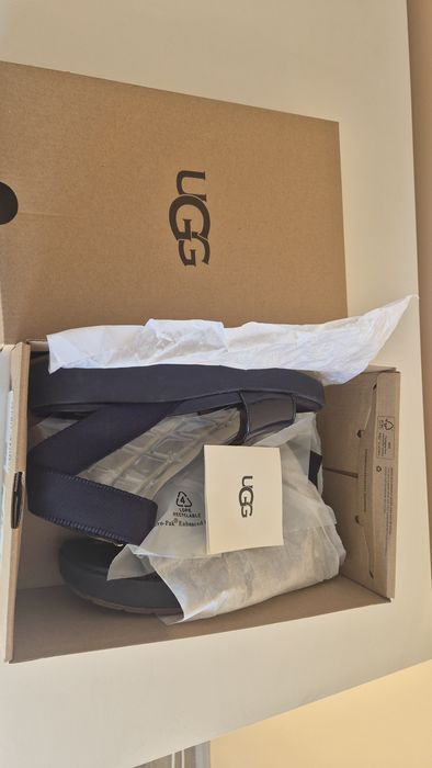 Дамски елегантни сандали UGG.  Номер 37,5!