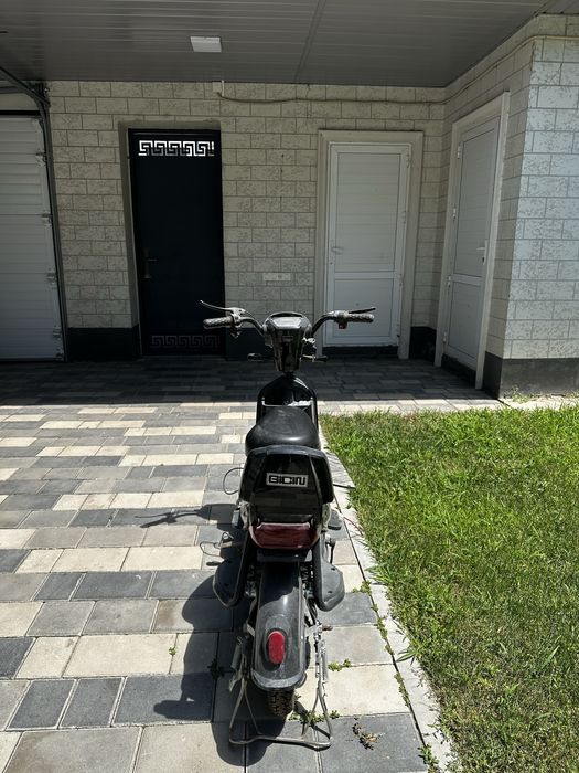 Продам скутер ск8