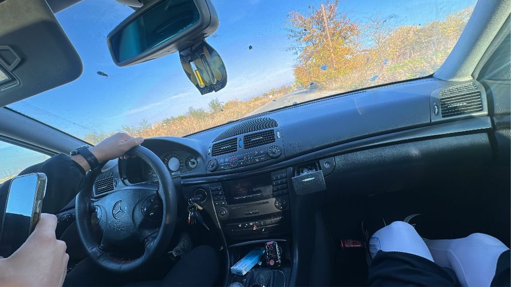 Vând Mercedes w211 e class