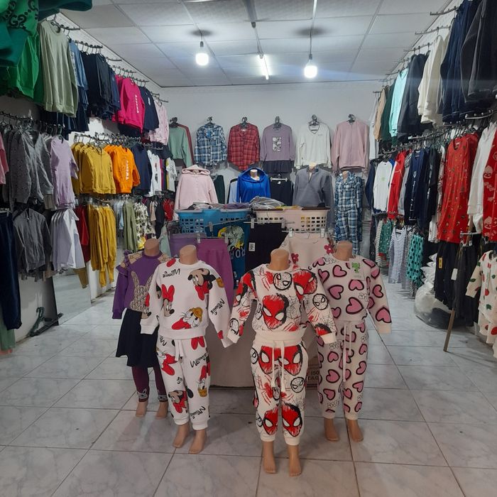 Tayyor biznes.Magazindagi kiyimlar optom kiloga sotiladi.
